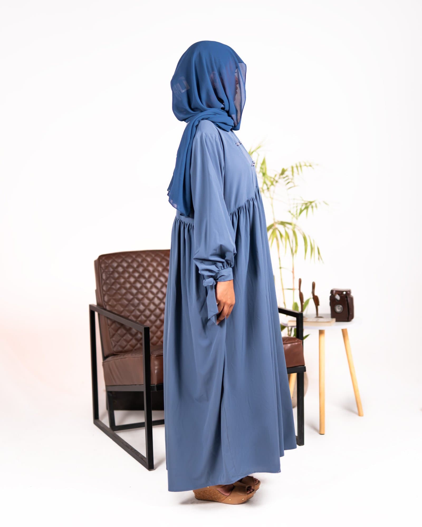 Mumarah frill-detail everyday abaya