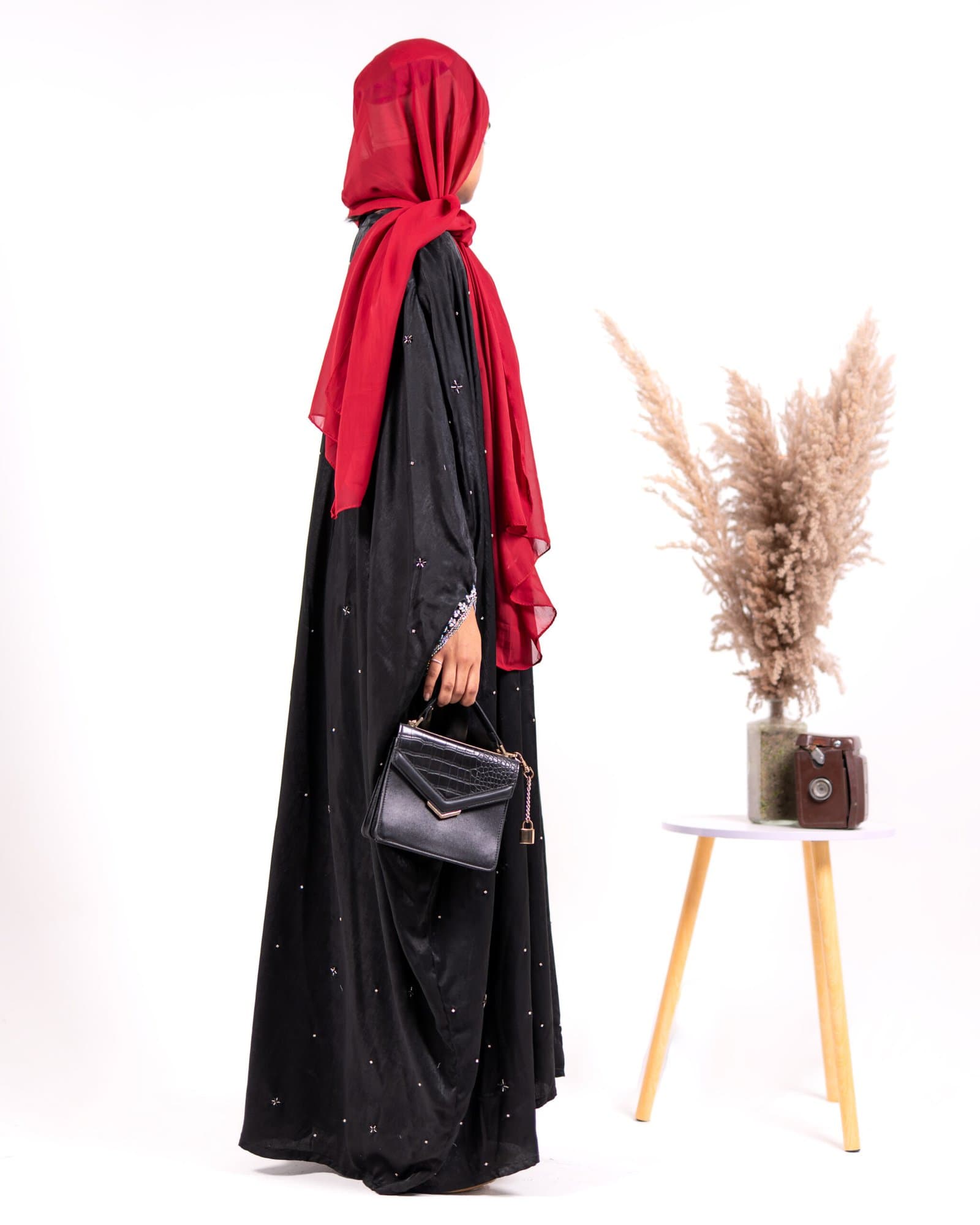 Najama kaftan-style Nida abaya with delicate embellishments